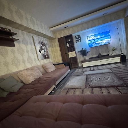 Luxury Apartment Bukares Bagian luar foto